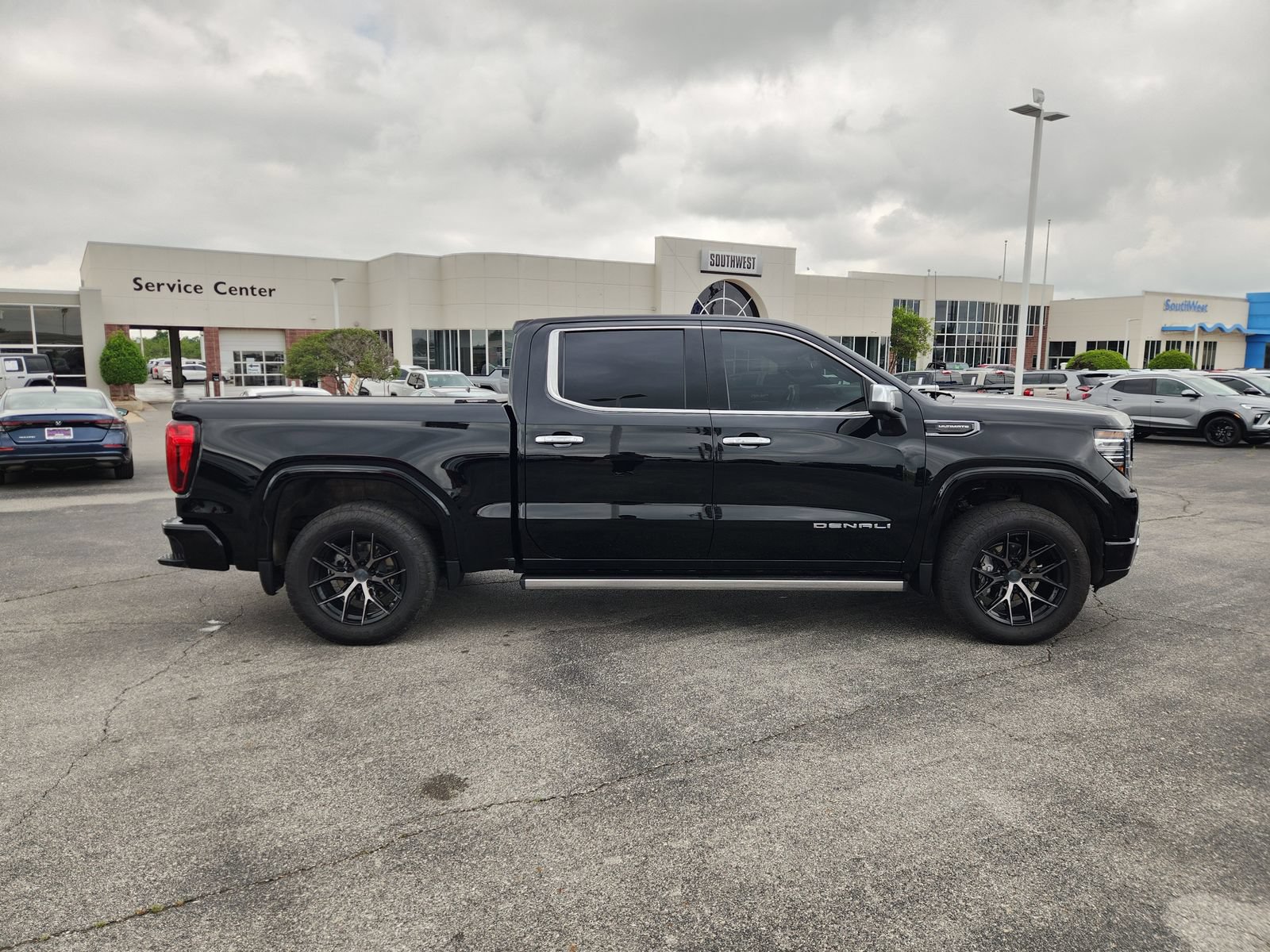 Used 2025 GMC Sierra 1500 Denali Ultimate AWD/4WD image 7