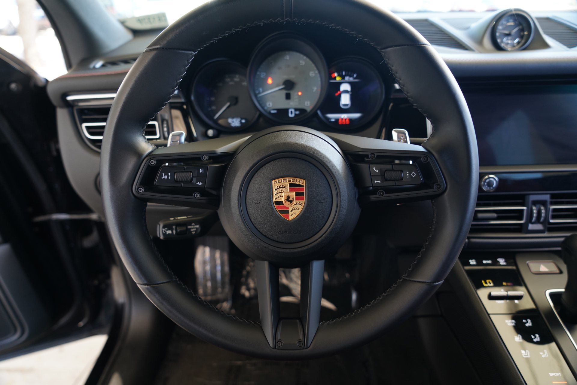 Used 2024 Porsche Macan S AWD/4WD image 11