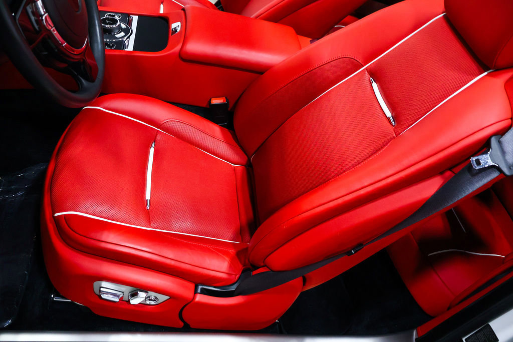 Used 2019 Rolls-Royce Dawn RWD image 45