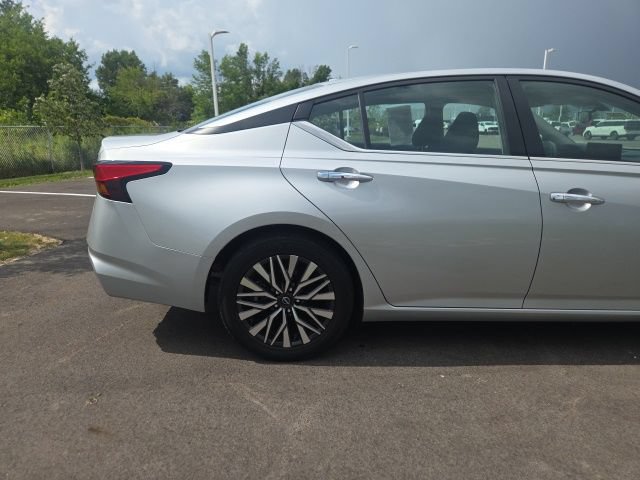 Used 2023 Nissan Altima 2.5 SV w/ SV Premium Package FWD image 6