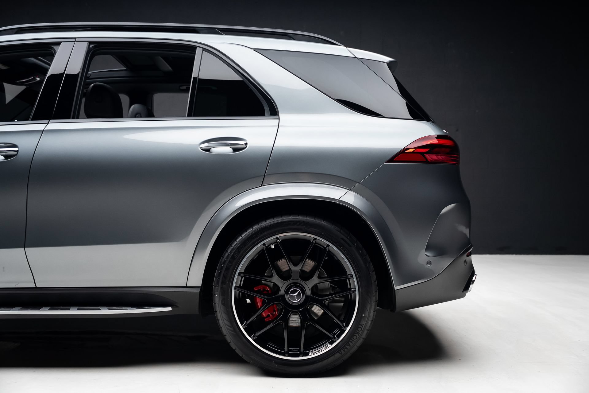 Used 2025 Mercedes-Benz GLE 53 AMG 4MATIC w/ Driver Assistance Package image 22