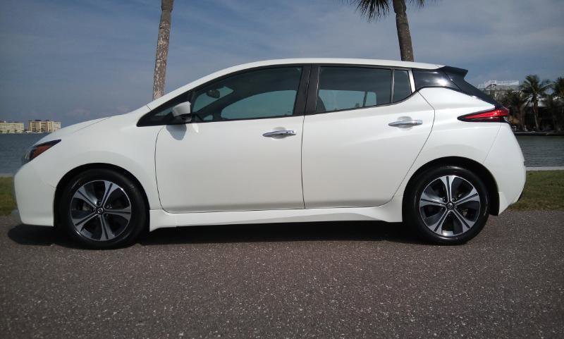 Used 2020 Nissan Leaf SV w/ SV Technology Package FWD image 14