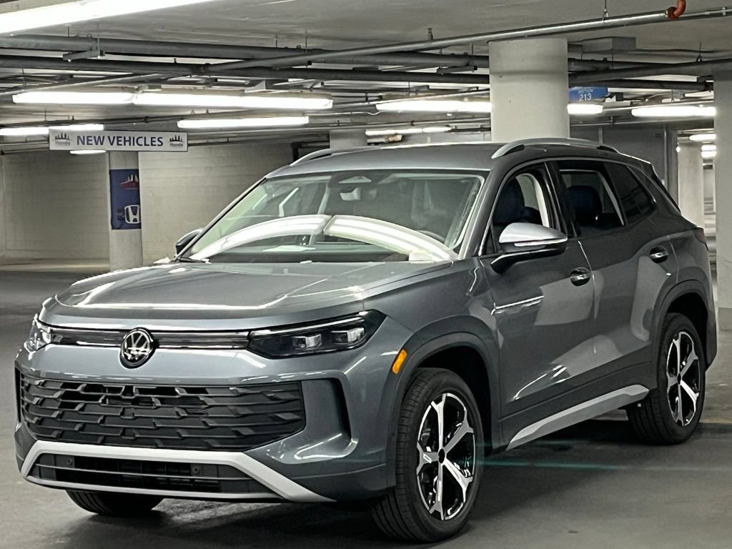 New 2026 Volkswagen Tiguan SE AWD/4WD image 3