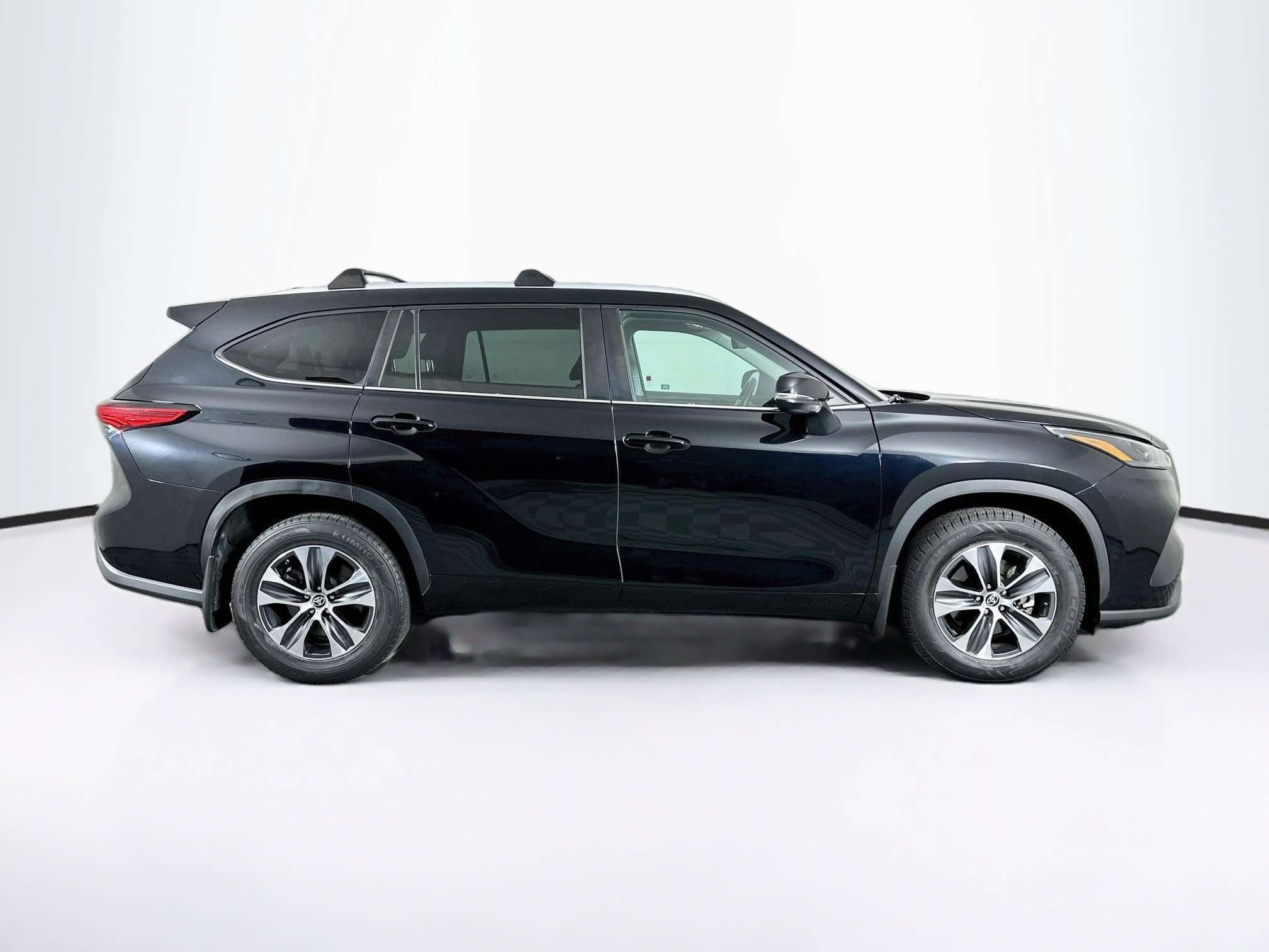 Used 2023 Toyota Highlander XLE FWD image 10