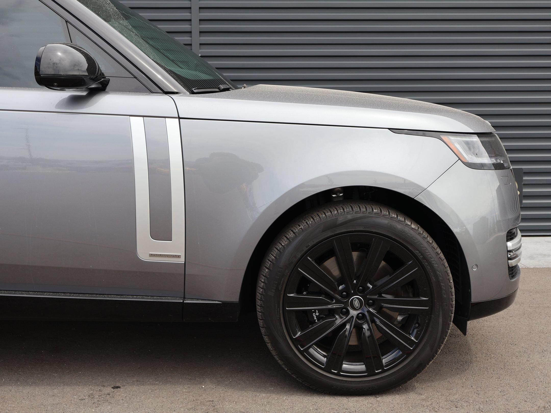 Used 2025 Land Rover Range Rover Autobiography AWD/4WD image 11