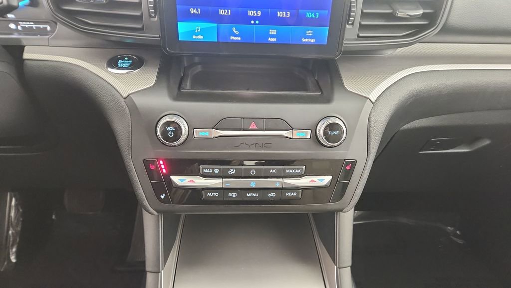 Used 2020 Ford Explorer XLT w/ Comfort Package AWD/4WD image 18