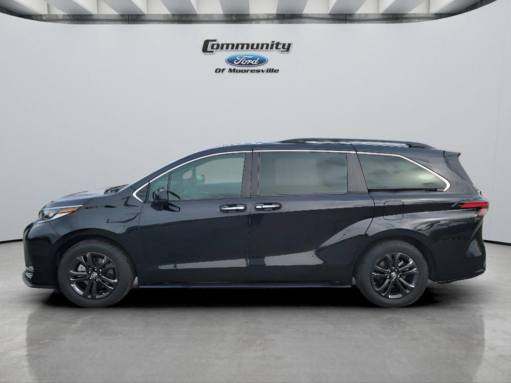 Used 2024 Toyota Sienna XSE AWD/4WD image 8