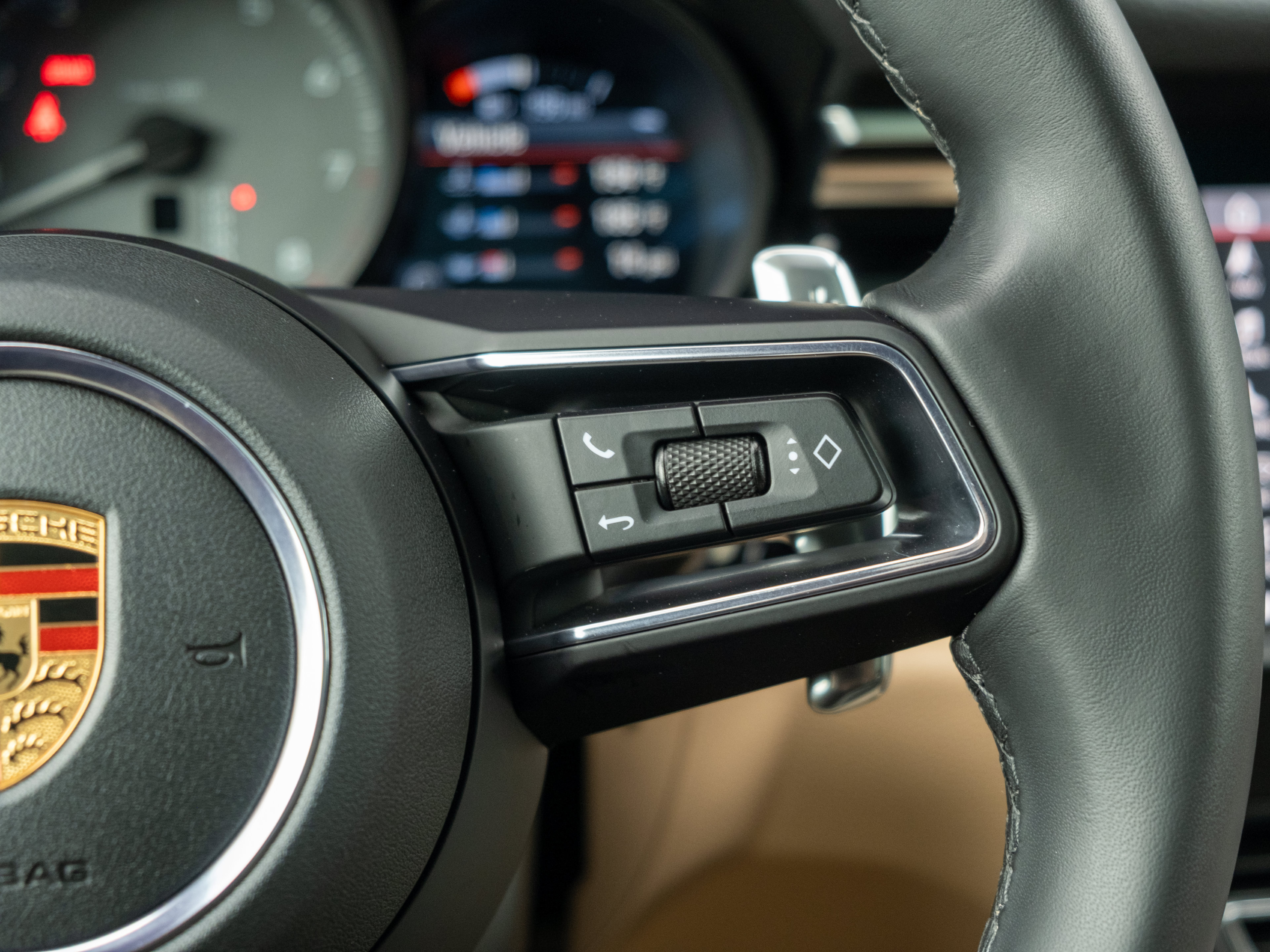 Certified 2023 Porsche Macan S AWD/4WD image 27