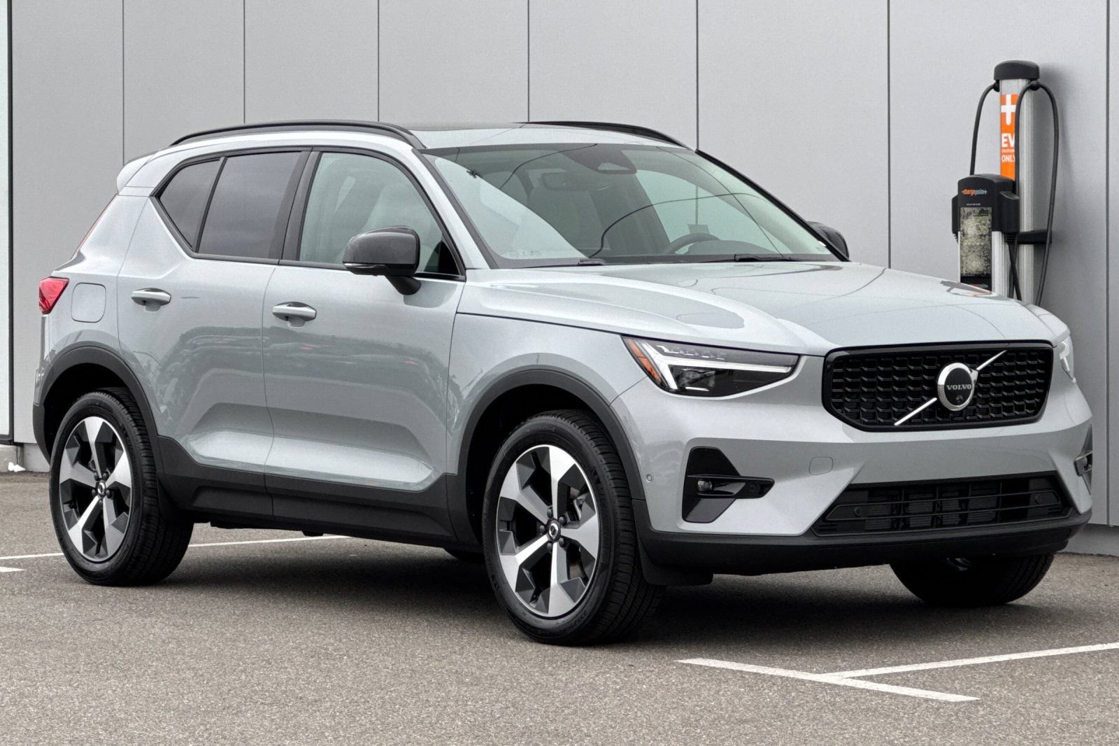 New 2026 Volvo XC40 B5 Plus w/ Protection Package Premier AWD/4WD image 7