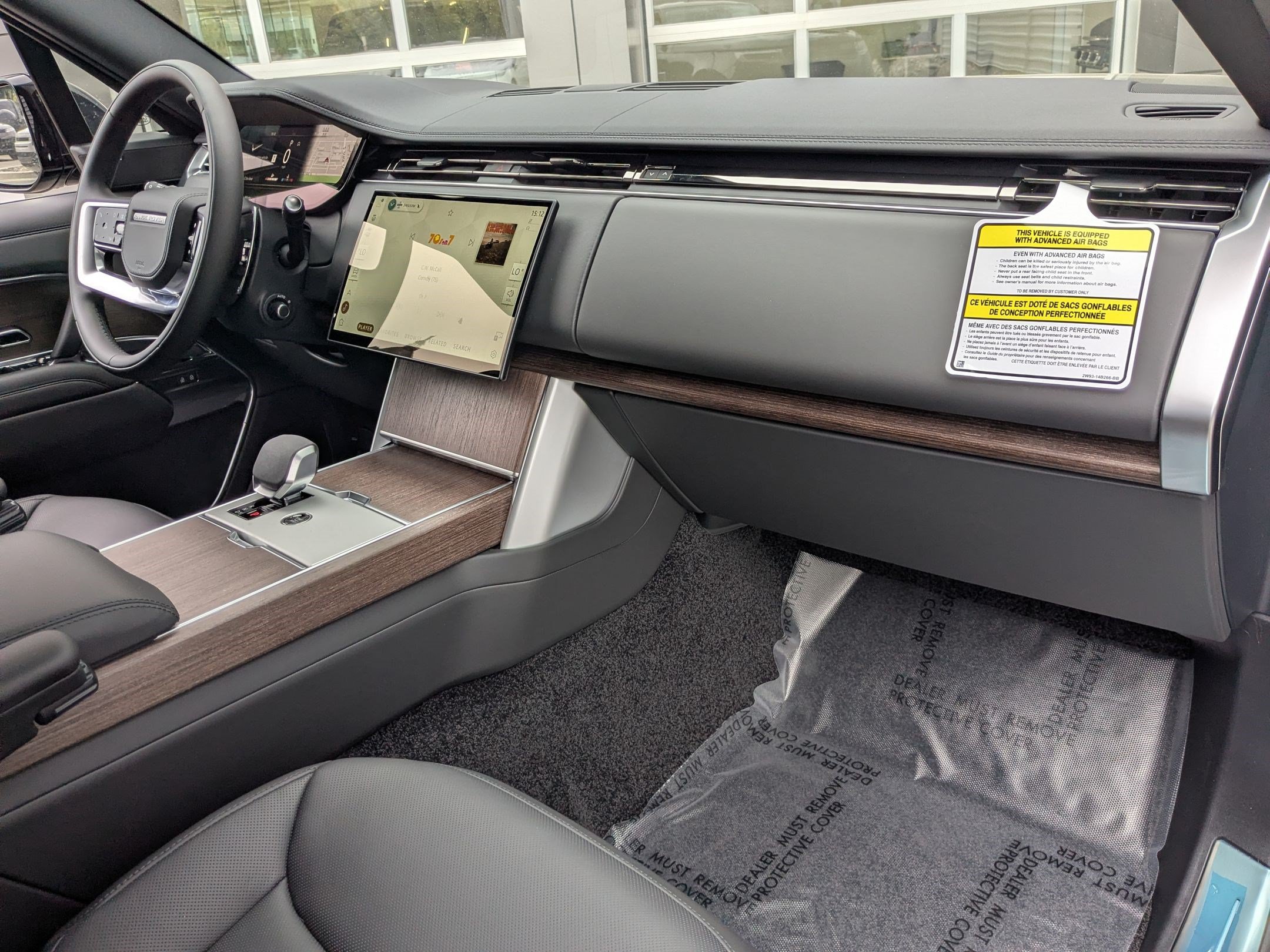 New 2026 Land Rover Range Rover Long Wheelbase SE AWD/4WD image 32