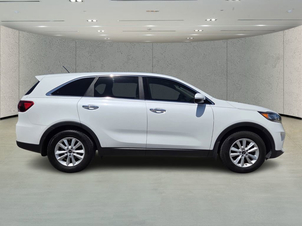 Used 2020 Kia Sorento LX image 2