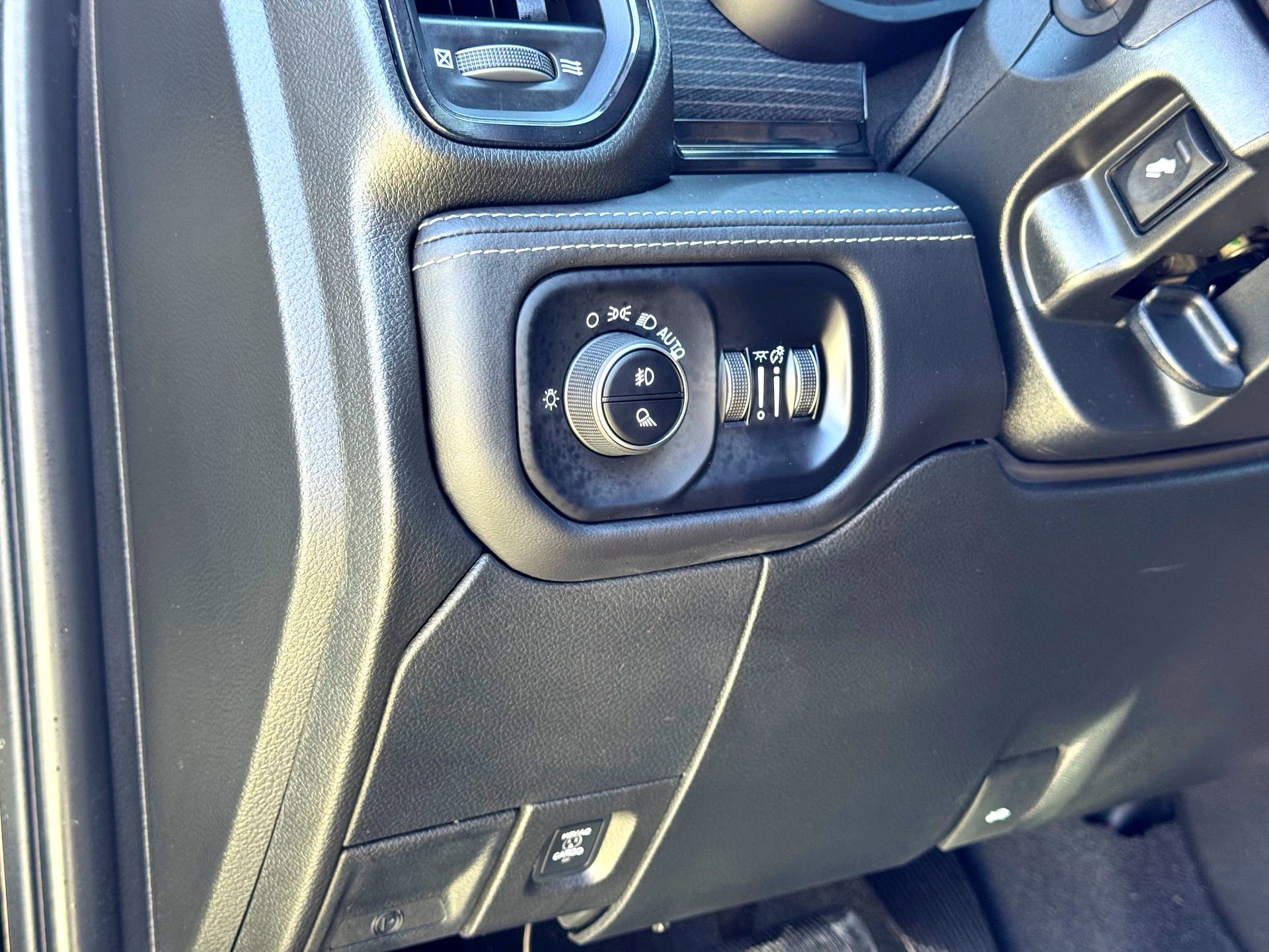 Used 2024 RAM 2500 Limited image 15