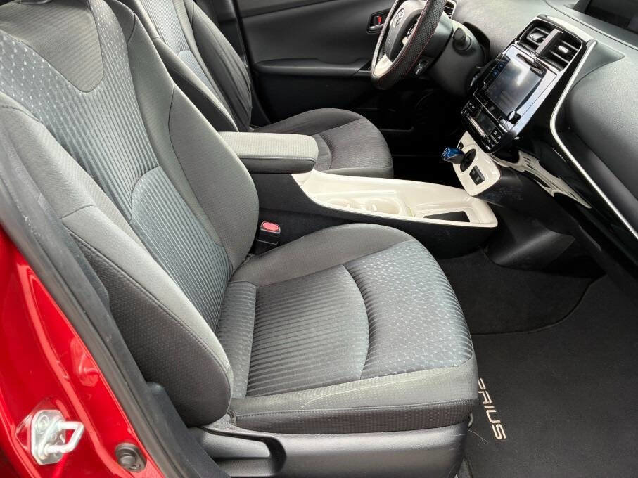 Used 2016 Toyota Prius Three Touring image 29