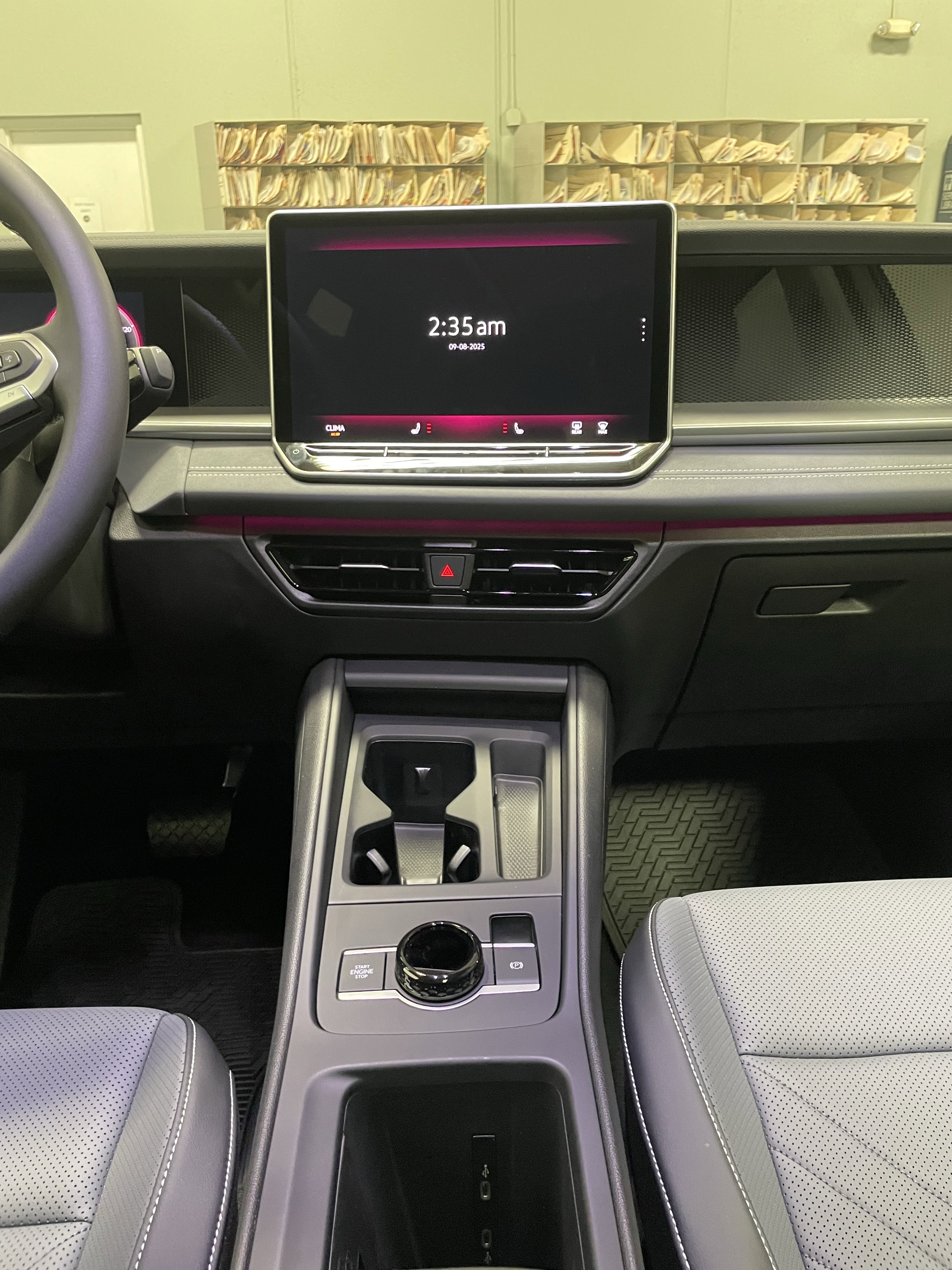 New 2025 Volkswagen Tiguan SE image 14