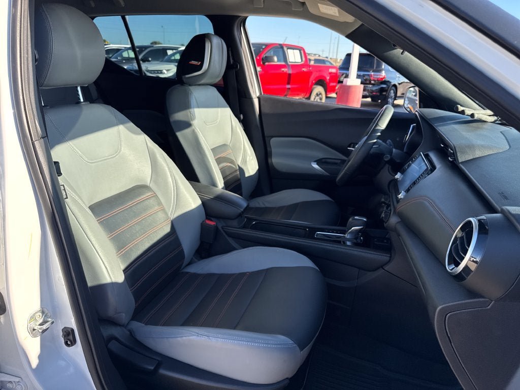 Used 2023 Nissan Kicks SR w/ SR Premium Package FWD image 11