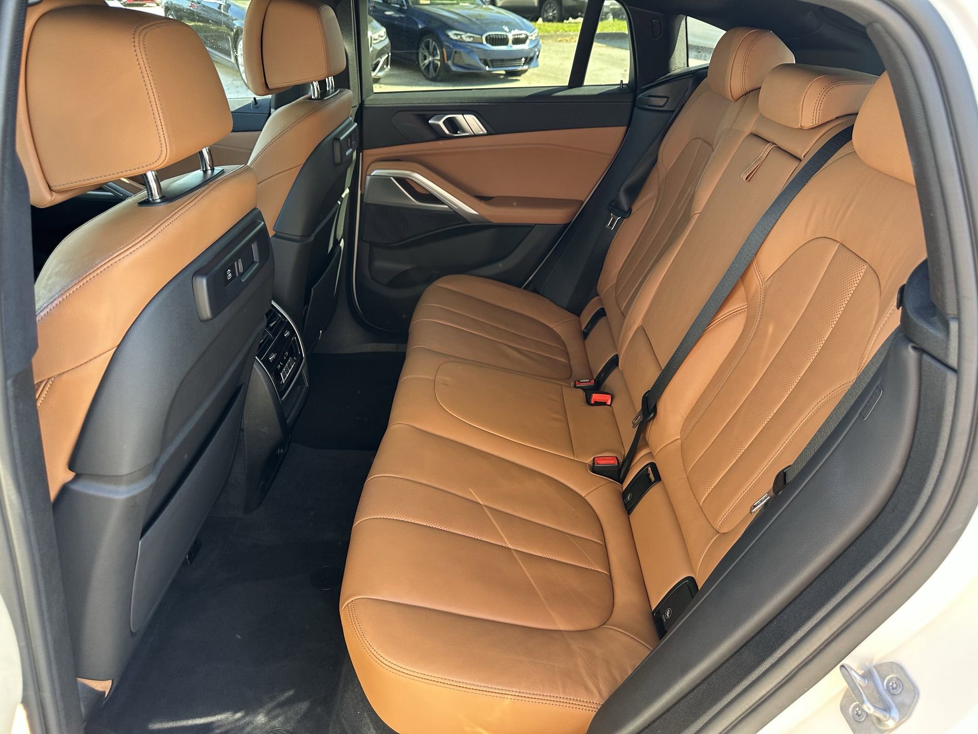 Used 2021 BMW X6 sDrive40i w/ M Sport Package image 21