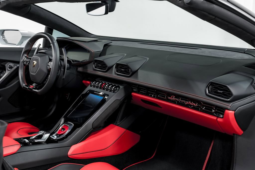 Used 2022 Lamborghini Huracan EVO RWD image 31
