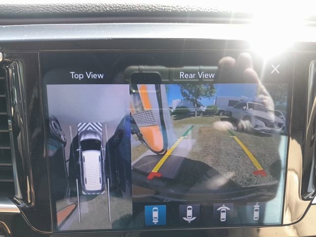 Used 2017 Chrysler Pacifica Limited w/ UConnect Theater Package FWD image 9
