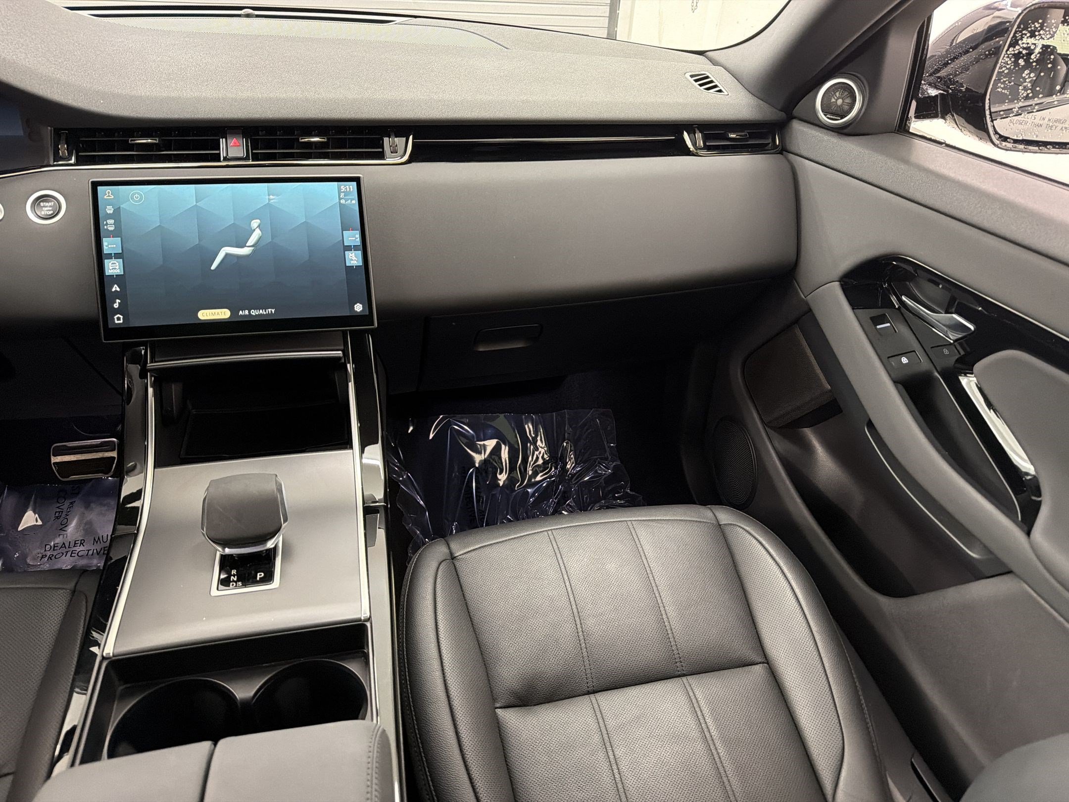 Used 2025 Land Rover Range Rover Evoque Dynamic SE AWD/4WD image 32