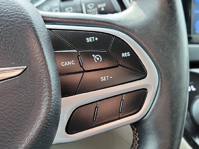 Used 2017 Chrysler Pacifica Touring-L Plus w/ Tire & Wheel Group FWD image 13