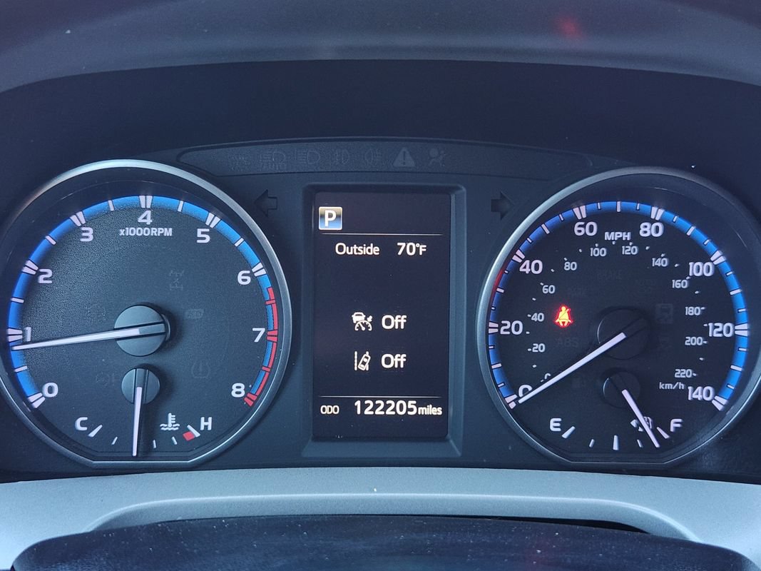 Used 2018 Toyota RAV4 LE w/ All Weather Liner Package AWD/4WD image 19
