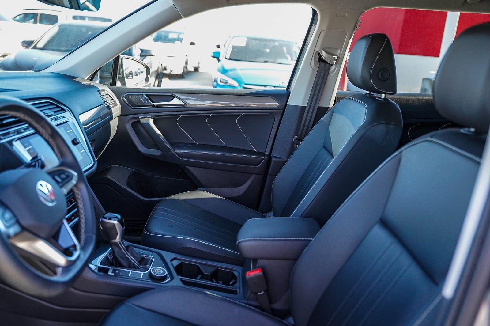 Used 2024 Volkswagen Tiguan SE image 18