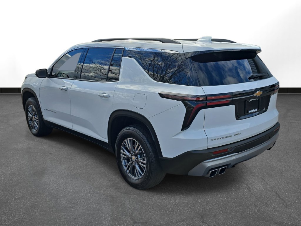Used 2025 Chevrolet Traverse LT w/ LPO, Floor Liner Package AWD/4WD image 7