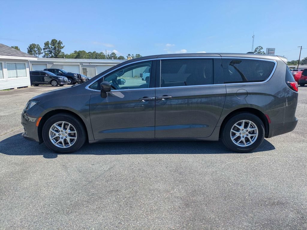 Used 2023 Chrysler Voyager LX FWD image 7