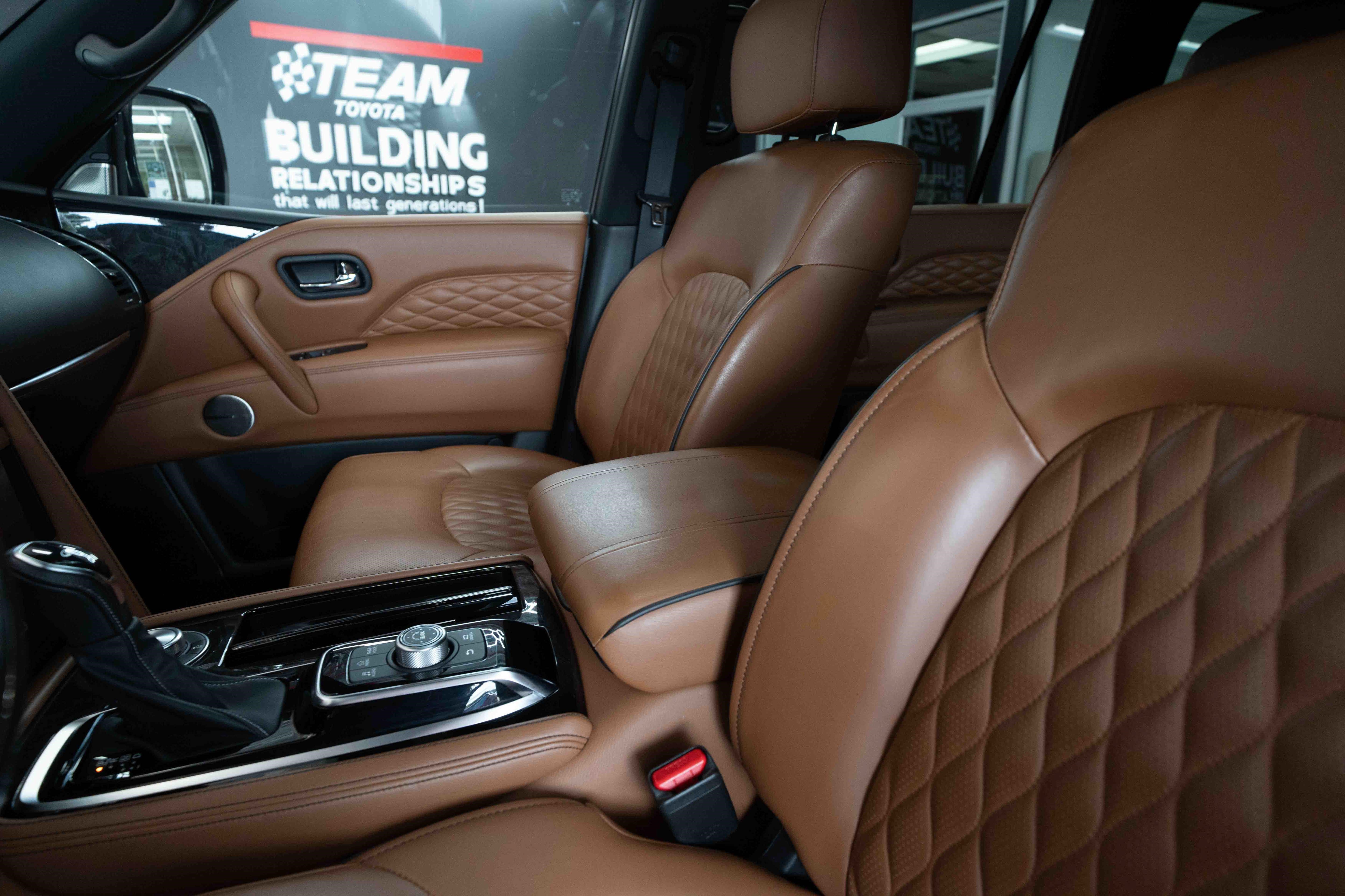 Used 2022 INFINITI QX80 Sensory w/ All-Season Package AWD/4WD image 10