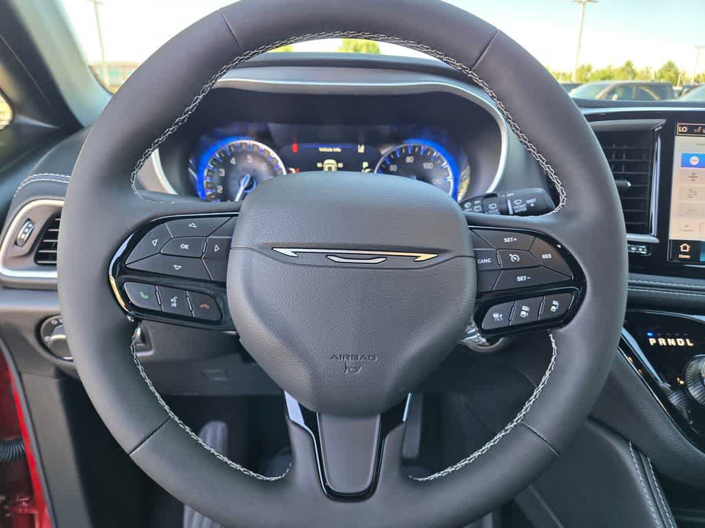 New 2027 Chrysler Pacifica Limited AWD/4WD image 22