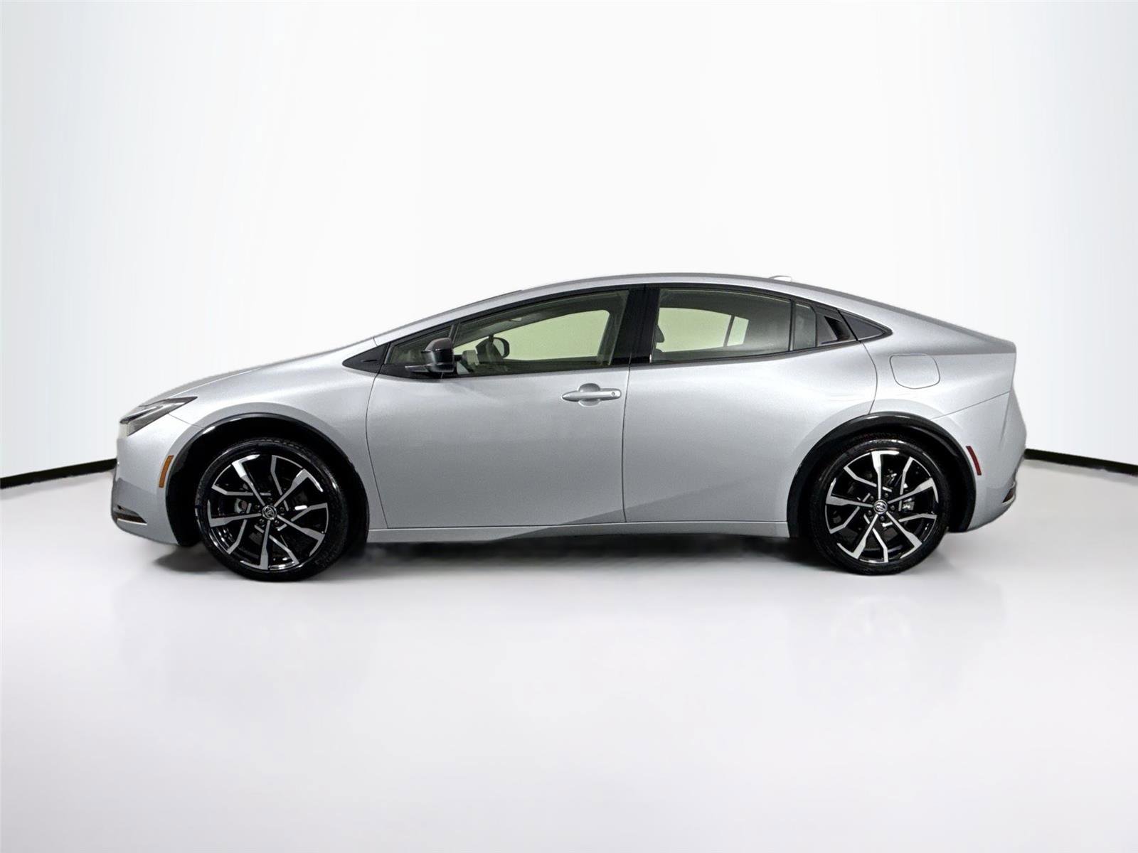 Used 2025 Toyota Prius XSE image 14