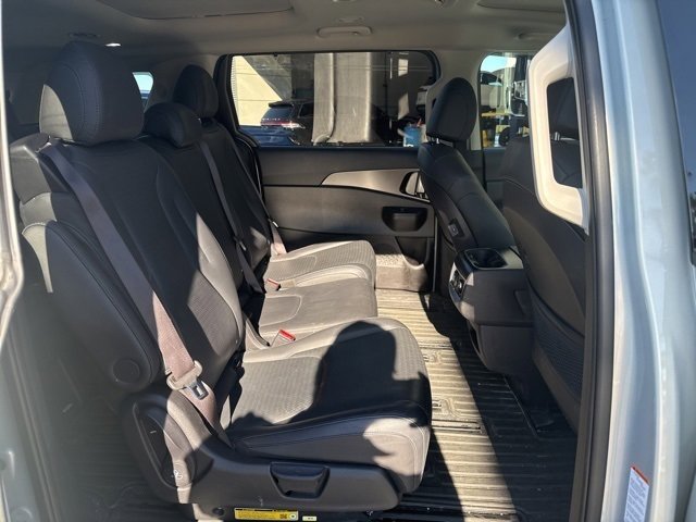 Used 2025 Kia Carnival SX Prestige image 16