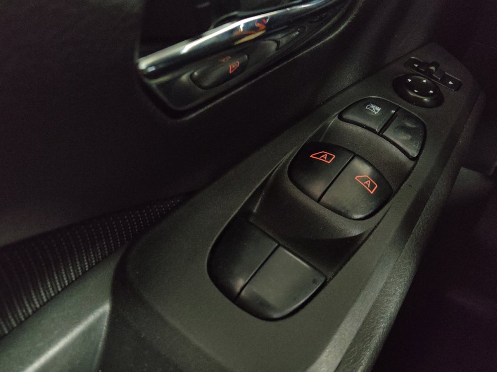 Used 2021 Nissan Kicks SV FWD image 27