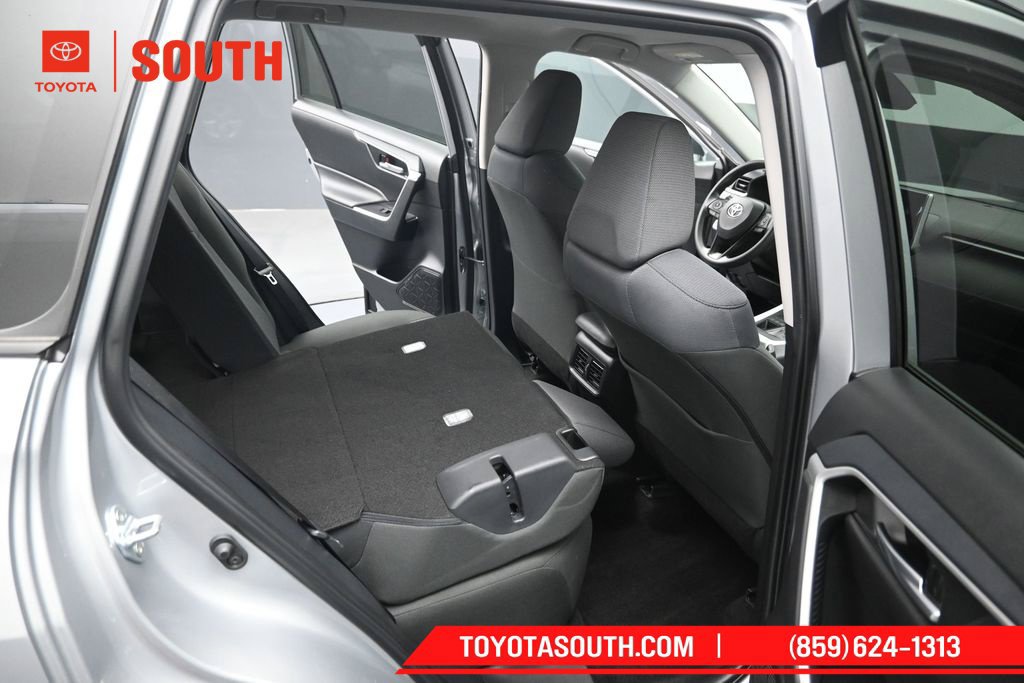Used 2025 Toyota RAV4 XLE AWD/4WD image 28