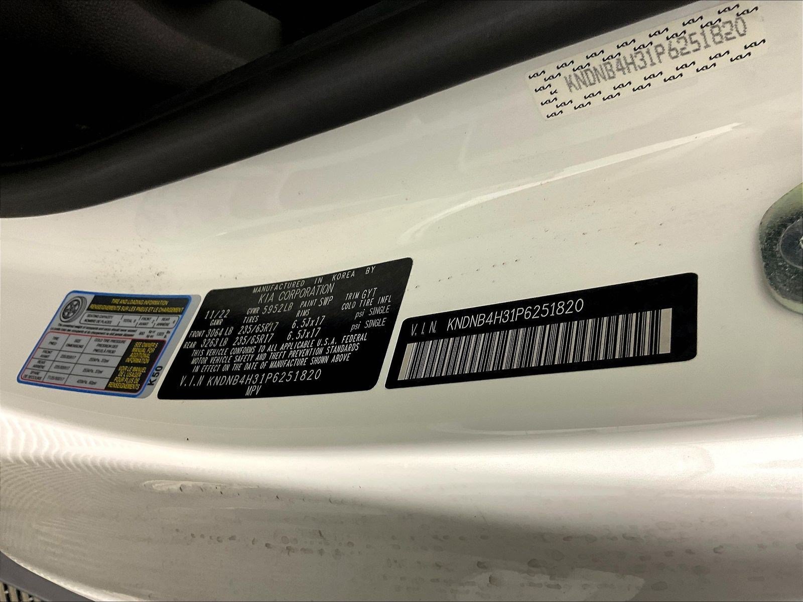 Used 2023 Kia Carnival LX FWD image 19