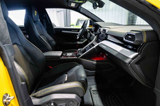 Used 2022 Lamborghini Urus image 36