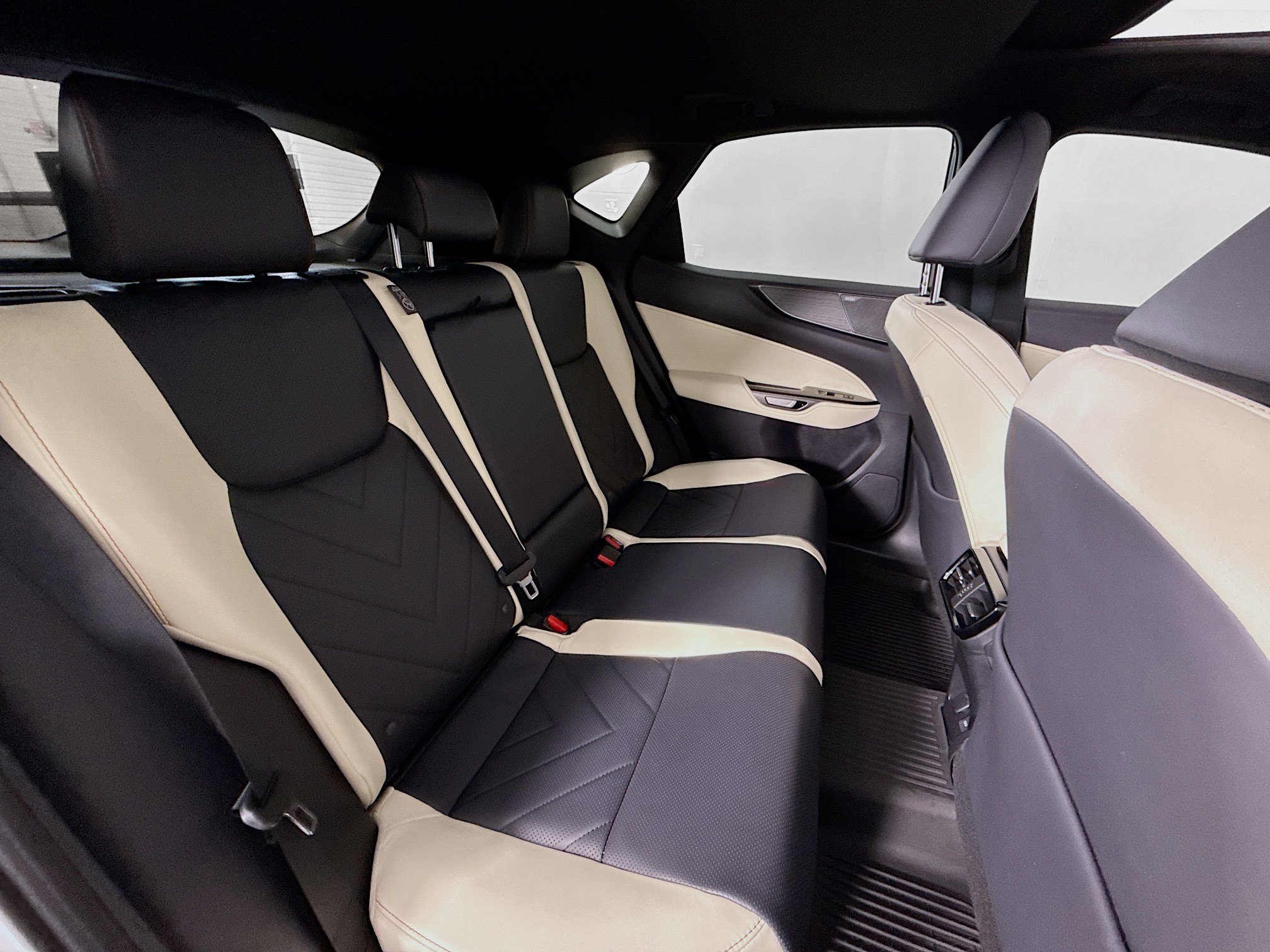 Used 2024 Lexus NX 350h AWD w/ Luxury Package image 26
