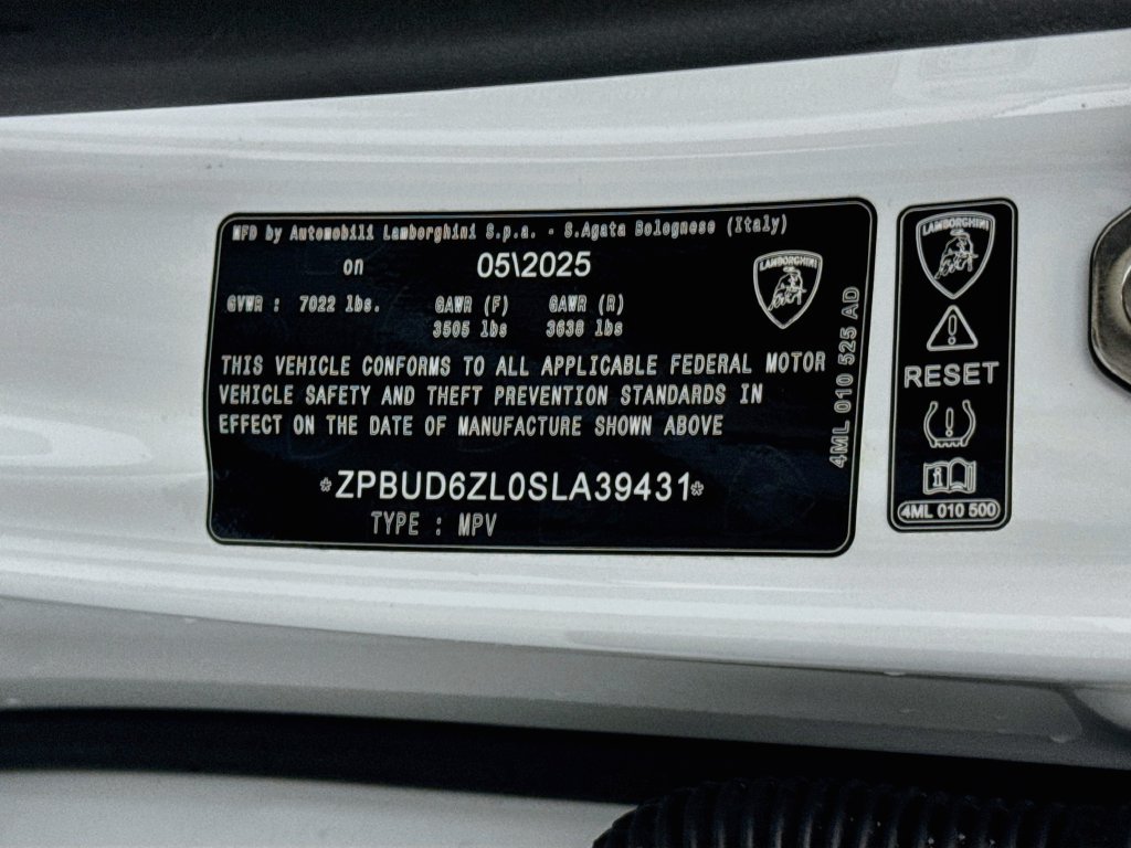 Used 2025 Lamborghini Urus S AWD/4WD image 35