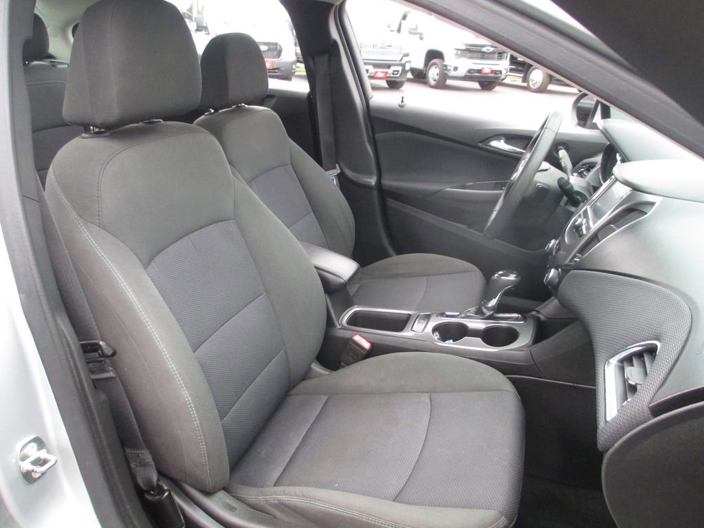 Used 2018 Chevrolet Cruze LT w/ Convenience Package FWD image 20