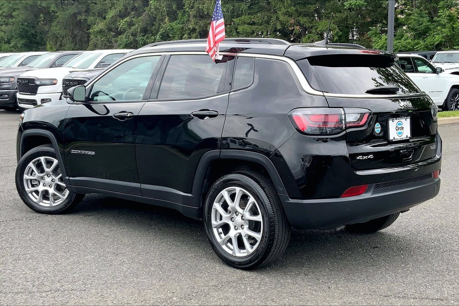 Certified 2023 Jeep Compass Latitude w/ Sun and Sound Group AWD/4WD image 11