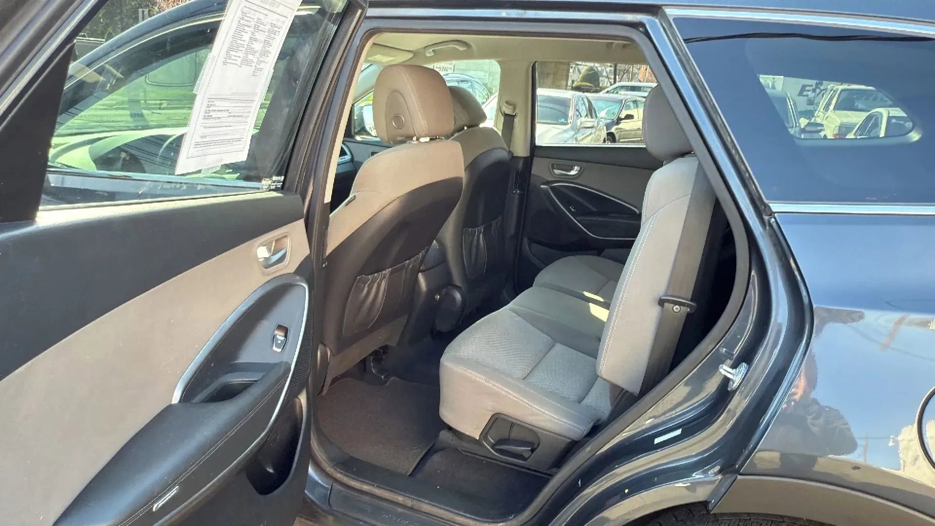 Used 2017 Hyundai Santa Fe SE AWD/4WD image 28