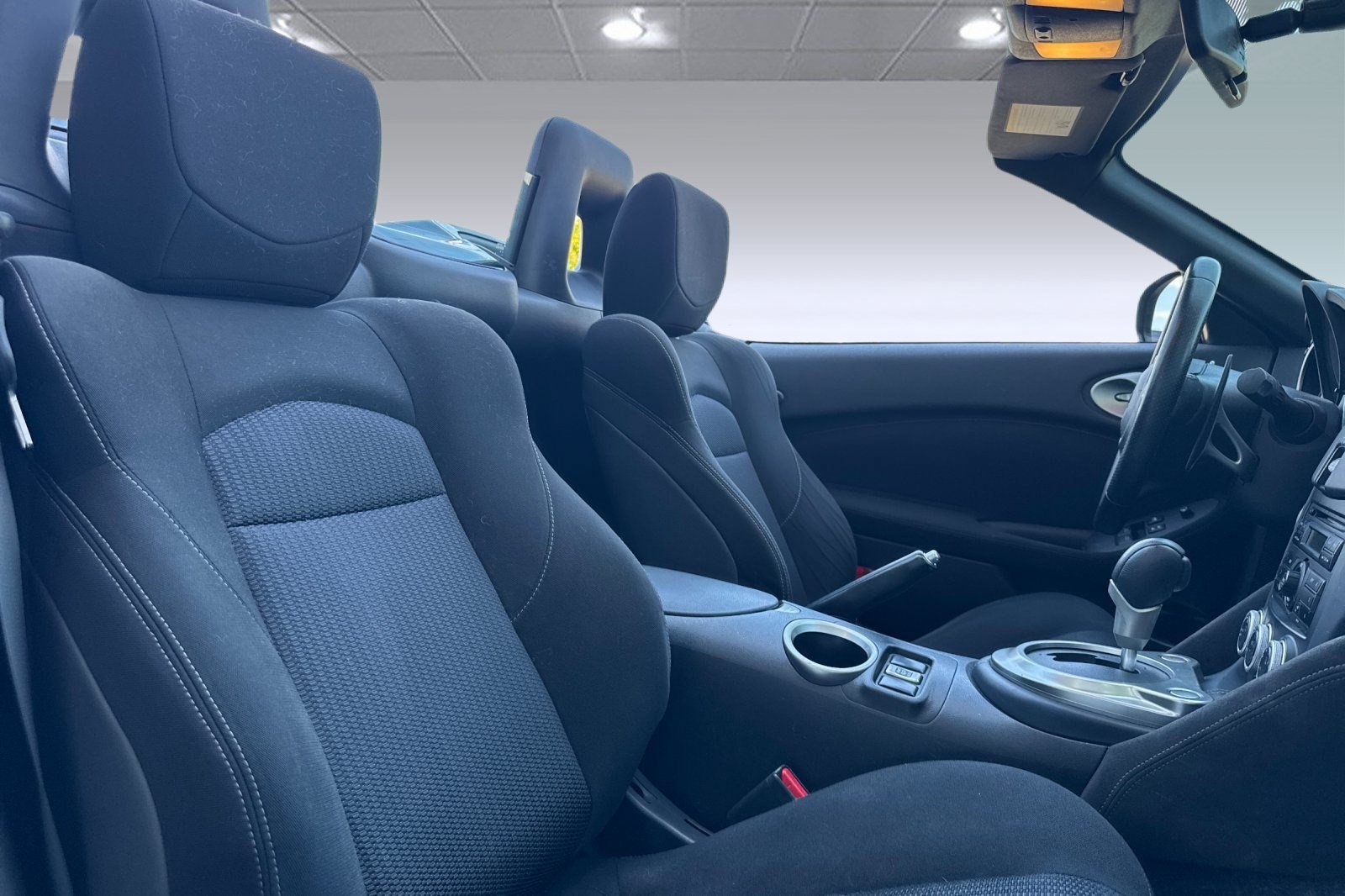 Used 2014 Nissan 370Z Roadster RWD image 22