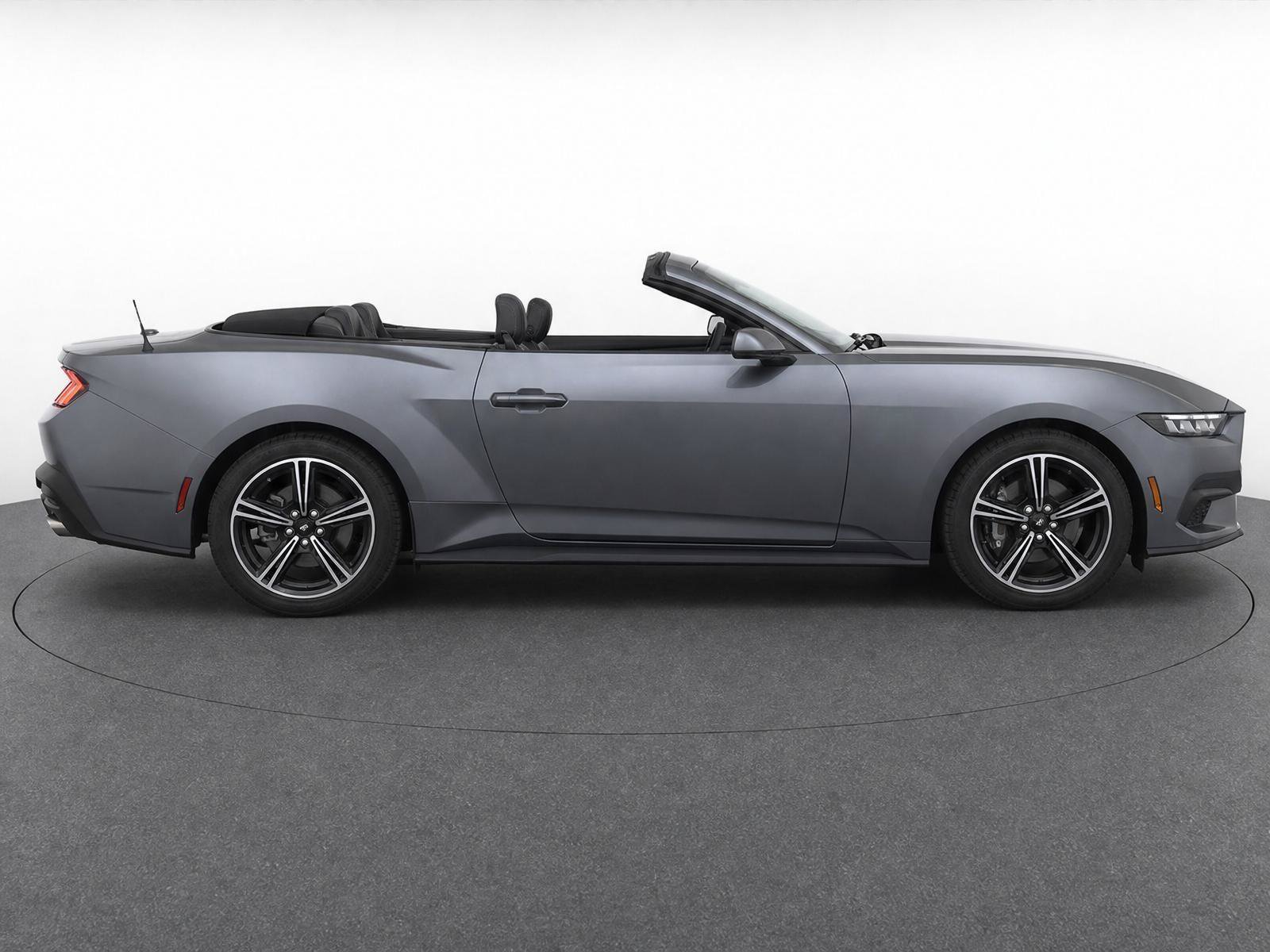 Used 2025 Ford Mustang Premium RWD image 8
