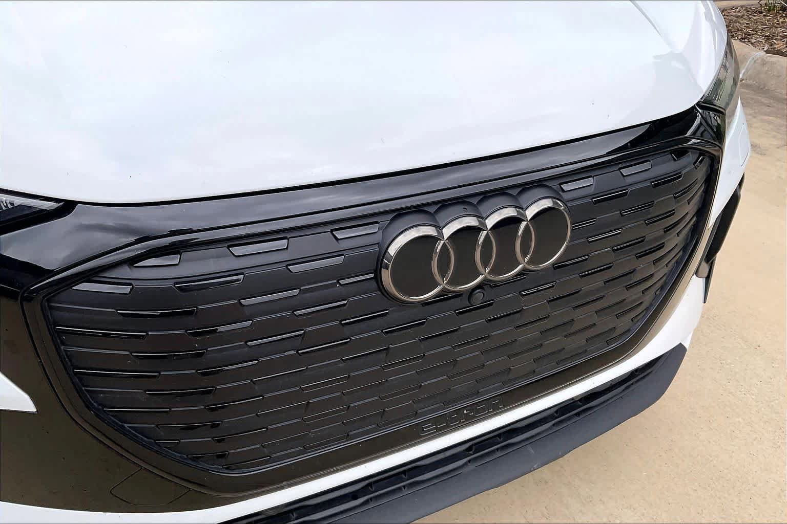 Used 2024 Audi Q4 e-tron Prestige AWD/4WD image 30