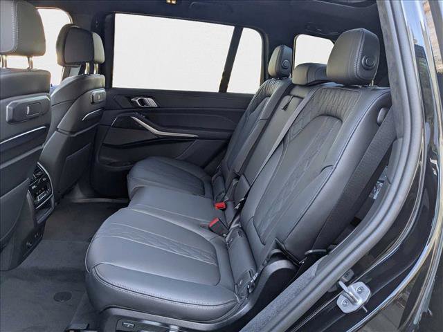 Used 2025 BMW X7 M60i w/ Climate Comfort Package image 15