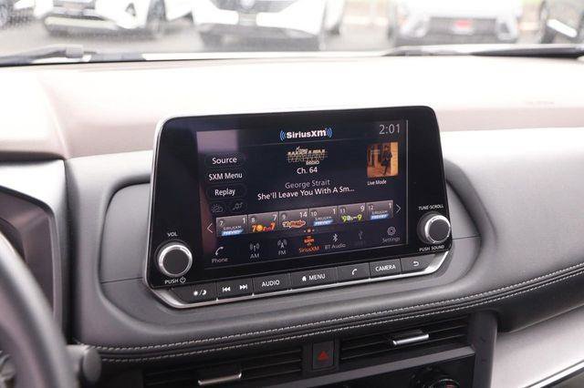 Used 2023 Nissan Rogue SV image 15