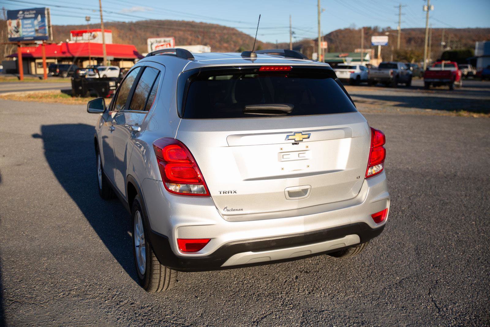 Used 2020 Chevrolet Trax LT w/ LT Convenience Package image 4