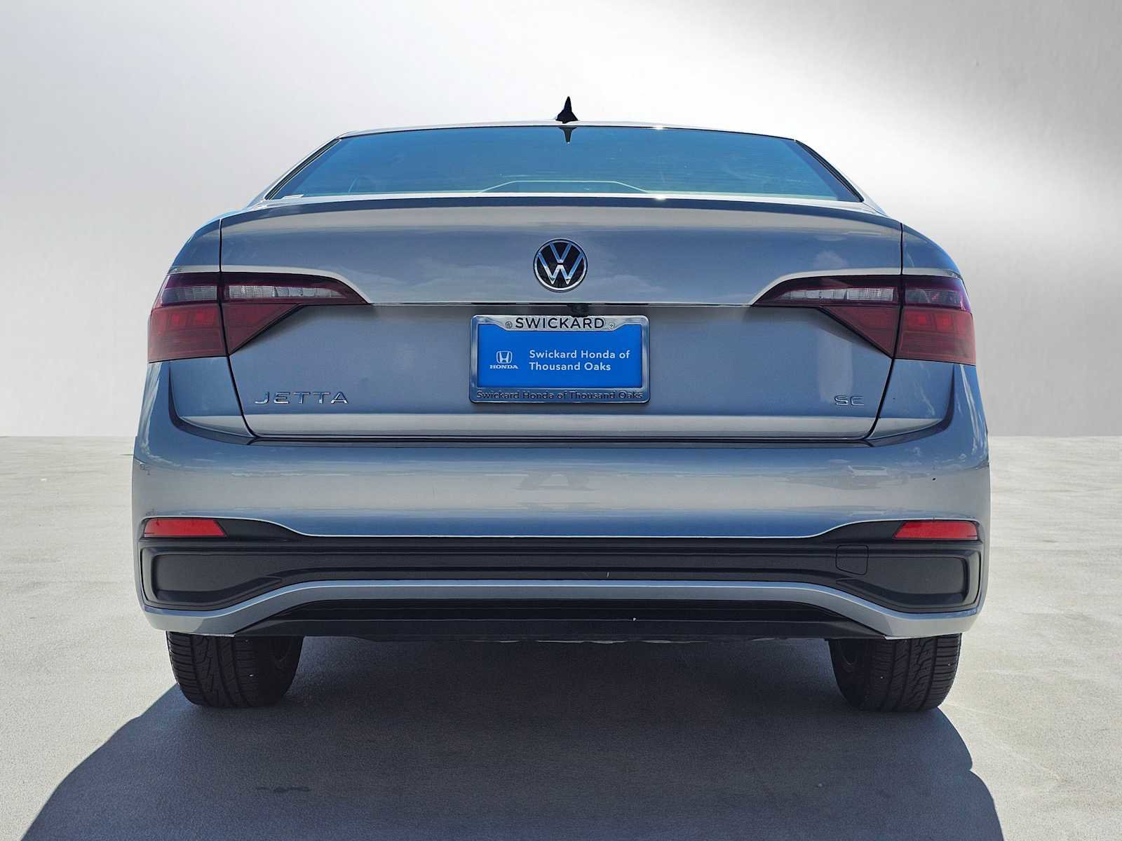 Used 2024 Volkswagen Jetta SE FWD image 4