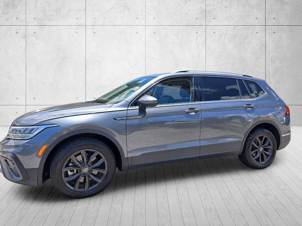 Used 2024 Volkswagen Tiguan SE w/ Panoramic Sunroof Package FWD image 9