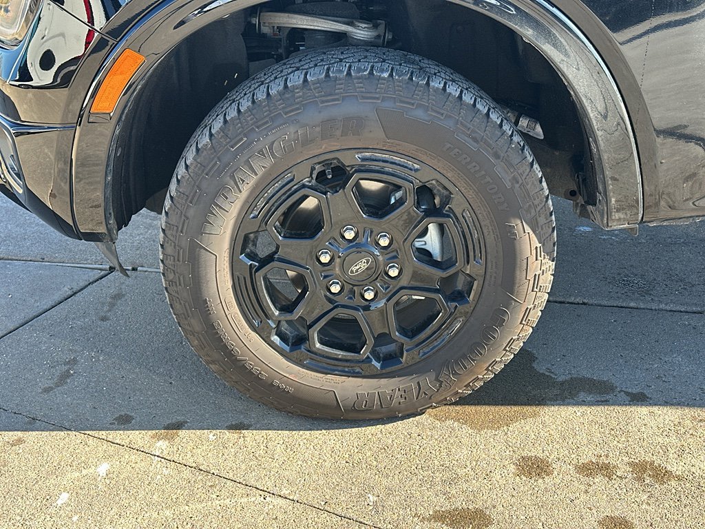 Used 2025 Ford Ranger Lariat w/ Black Appearance Package image 3